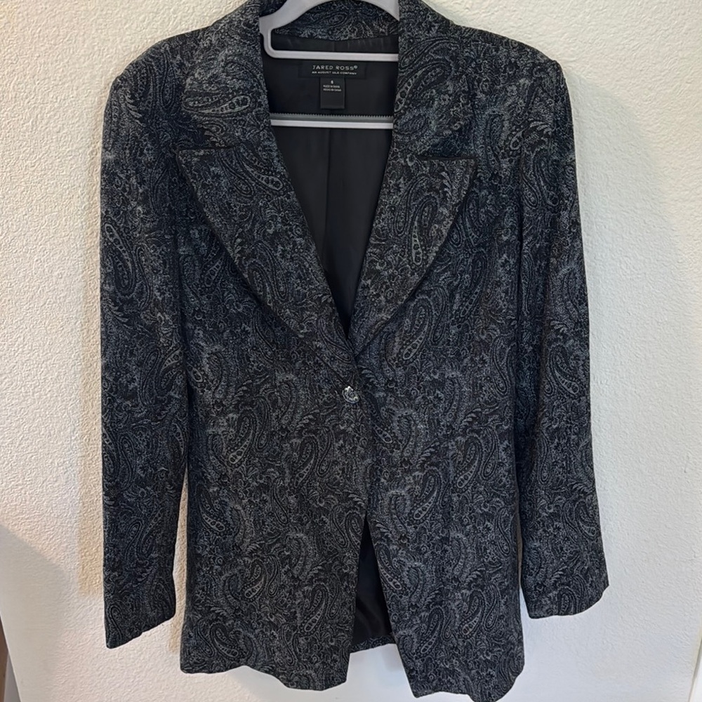 Elegant Black Paisley Blazer with Metallic Sheen